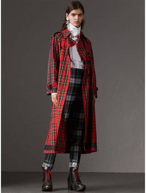 cappoto in tartan di burberry costo|Trench coat Burberry in gabardine di cotone con pannelli tartan.